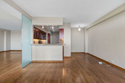 Tiny photo for 3180 N Lake Shore Drive #13C, Chicago, IL 60657 (MLS # 12538369)