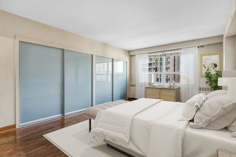 Tiny photo for 3180 N Lake Shore Drive #13C, Chicago, IL 60657 (MLS # 12538369)