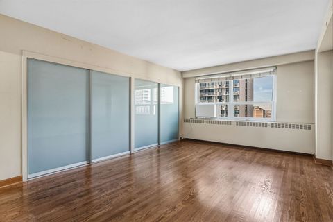 Tiny photo for 3180 N Lake Shore Drive #13C, Chicago, IL 60657 (MLS # 12538369)