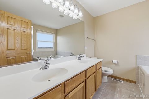 Tiny photo for 2593 Moutray Lane, North Aurora, IL 60542 (MLS # 12585225)