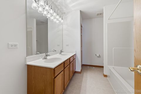 Tiny photo for 2593 Moutray Lane, North Aurora, IL 60542 (MLS # 12585225)