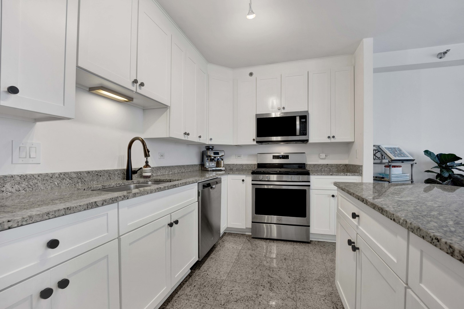 33 W ONTARIO Street 21H