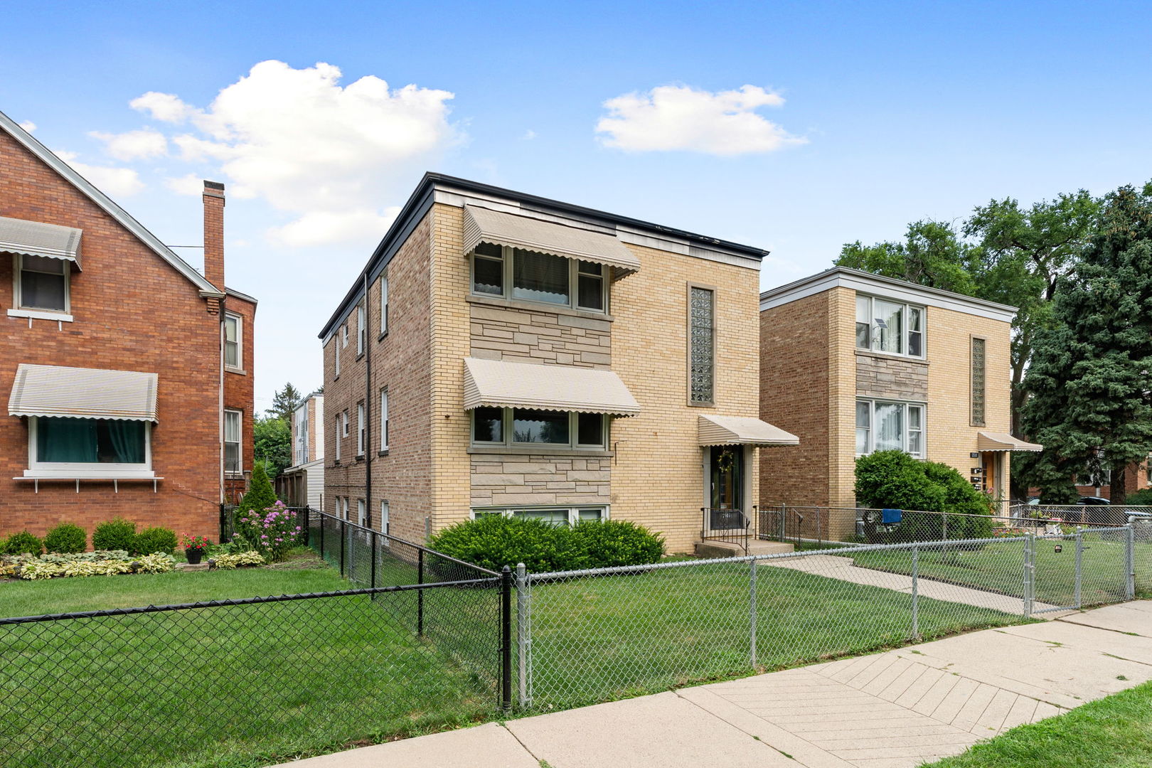 2705 N SAYRE Avenue