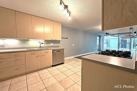 Tiny photo for 1580 SHERMAN Avenue #1005, Evanston, IL 60201 (MLS # 12462985)