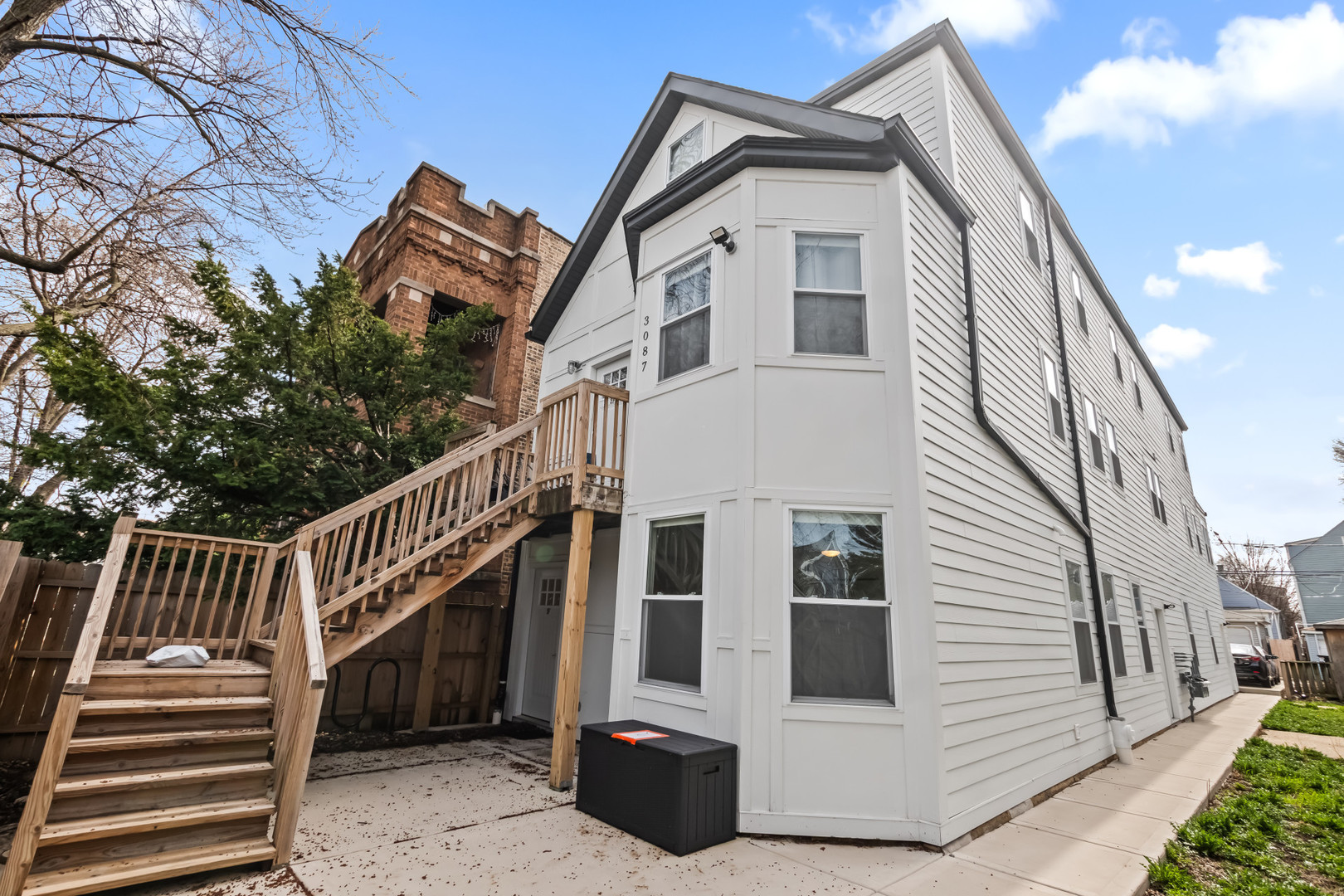 3087 N Elbridge Avenue 1F