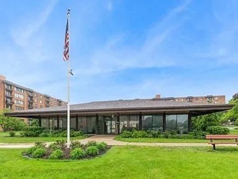 A home in Mount Prospect