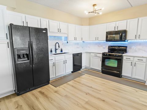 Tiny photo for 1349 E Washington Street #404, Des Plaines, IL 60016 (MLS # 12554387)