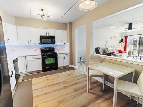 Tiny photo for 1349 E Washington Street #404, Des Plaines, IL 60016 (MLS # 12554387)