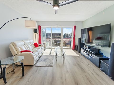 Tiny photo for 1349 E Washington Street #404, Des Plaines, IL 60016 (MLS # 12554387)