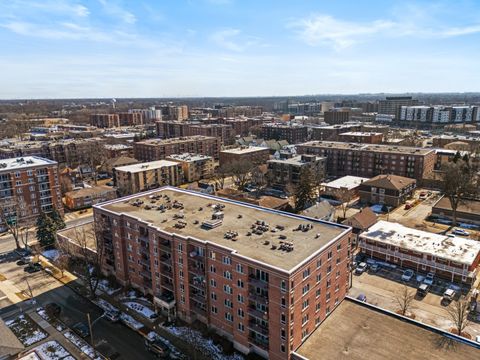 Tiny photo for 1349 E Washington Street #404, Des Plaines, IL 60016 (MLS # 12554387)