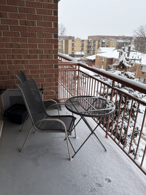 Tiny photo for 1349 E Washington Street #404, Des Plaines, IL 60016 (MLS # 12554387)
