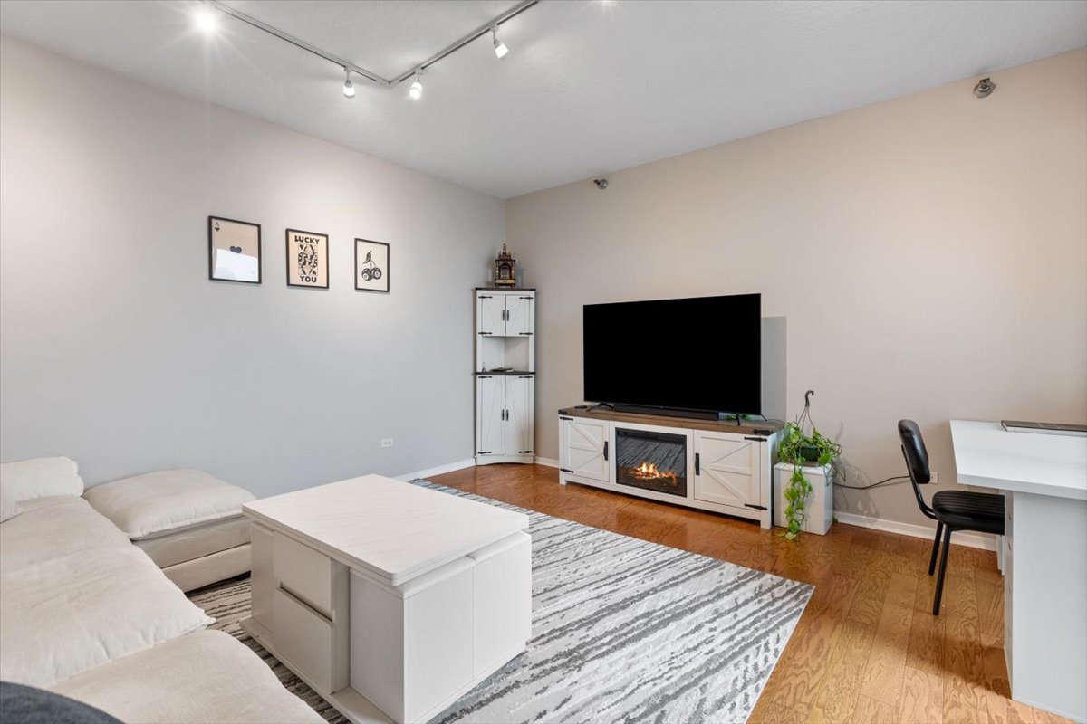 600 N Kingsbury Street 1614