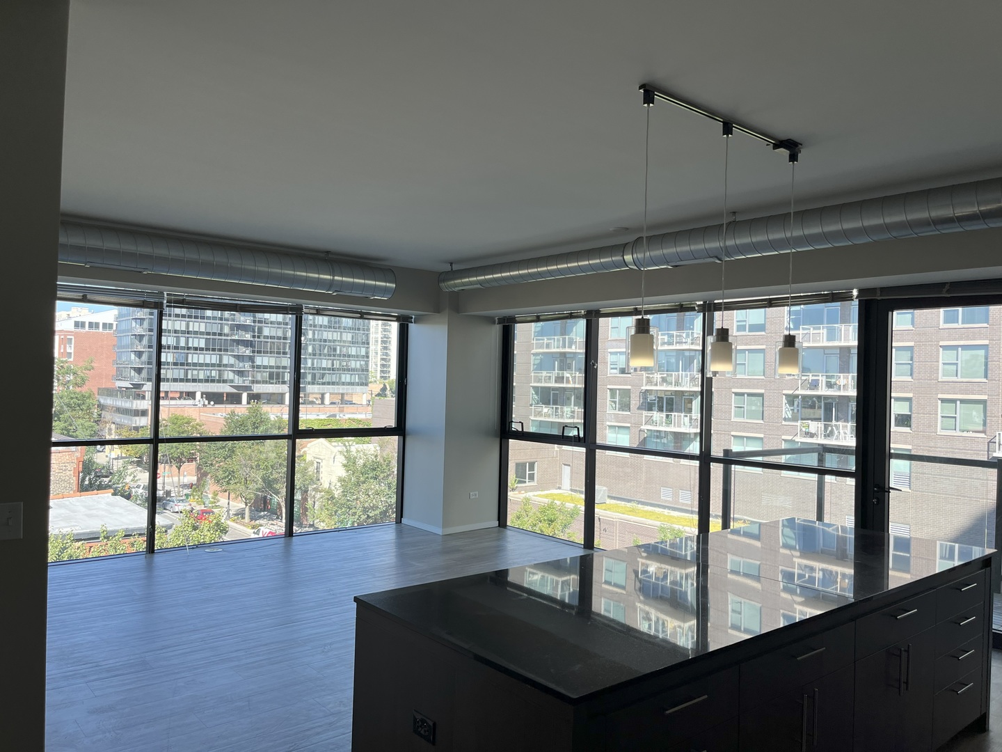211 W Scott Street 508