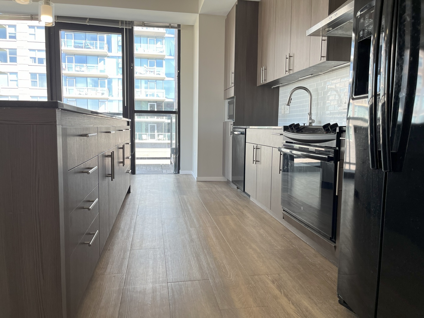 211 W Scott Street 508
