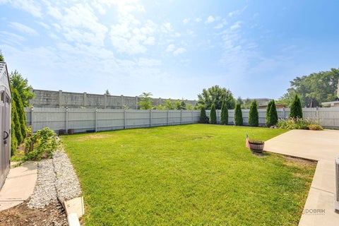 Tiny photo for 5 Wildwood Road, Elk Grove Village, IL 60007 (MLS # 12719775)