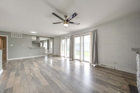Tiny photo for 5 Wildwood Road, Elk Grove Village, IL 60007 (MLS # 12719775)