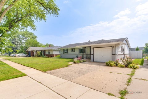 Tiny photo for 5 Wildwood Road, Elk Grove Village, IL 60007 (MLS # 12719775)
