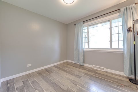 Tiny photo for 5 Wildwood Road, Elk Grove Village, IL 60007 (MLS # 12719775)