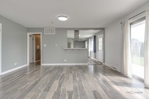 Tiny photo for 5 Wildwood Road, Elk Grove Village, IL 60007 (MLS # 12719775)