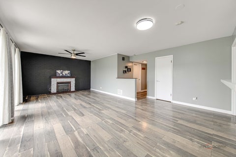 Tiny photo for 5 Wildwood Road, Elk Grove Village, IL 60007 (MLS # 12719775)