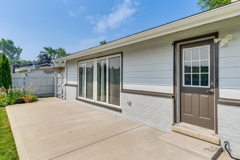 Tiny photo for 5 Wildwood Road, Elk Grove Village, IL 60007 (MLS # 12719775)