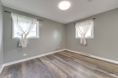 Tiny photo for 5 Wildwood Road, Elk Grove Village, IL 60007 (MLS # 12719775)