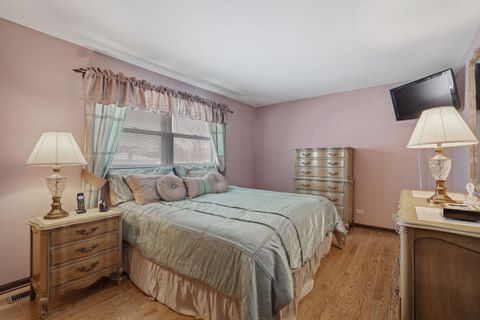 Tiny photo for 2439 N Windsor Drive, Arlington Heights, IL 60004 (MLS # 12558790)