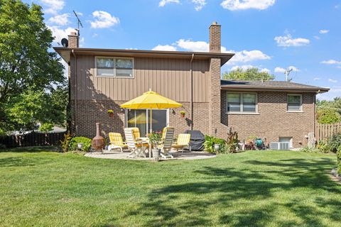 Tiny photo for 2439 N Windsor Drive, Arlington Heights, IL 60004 (MLS # 12558790)