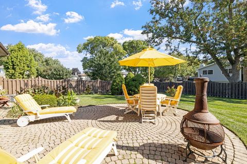 Tiny photo for 2439 N Windsor Drive, Arlington Heights, IL 60004 (MLS # 12558790)