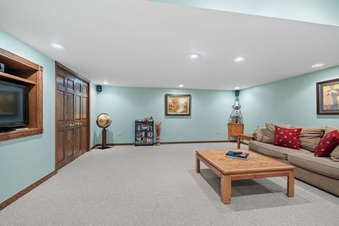 Tiny photo for 2439 N Windsor Drive, Arlington Heights, IL 60004 (MLS # 12558790)