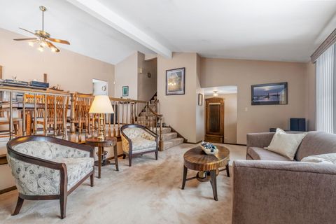 Tiny photo for 2439 N Windsor Drive, Arlington Heights, IL 60004 (MLS # 12558790)