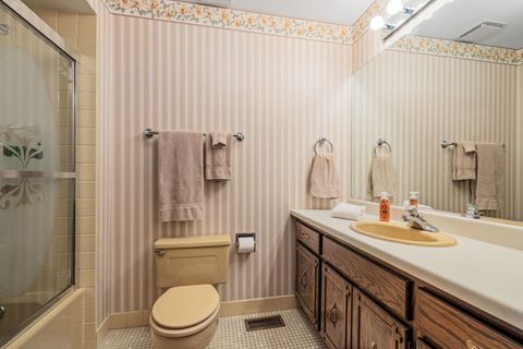 Tiny photo for 2439 N Windsor Drive, Arlington Heights, IL 60004 (MLS # 12558790)