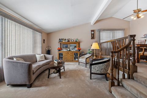 Tiny photo for 2439 N Windsor Drive, Arlington Heights, IL 60004 (MLS # 12558790)