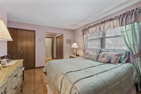 Tiny photo for 2439 N Windsor Drive, Arlington Heights, IL 60004 (MLS # 12558790)