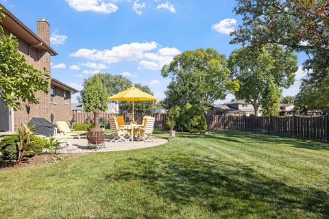 Tiny photo for 2439 N Windsor Drive, Arlington Heights, IL 60004 (MLS # 12558790)