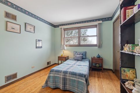 Tiny photo for 2439 N Windsor Drive, Arlington Heights, IL 60004 (MLS # 12558790)