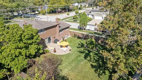 Tiny photo for 2439 N Windsor Drive, Arlington Heights, IL 60004 (MLS # 12558790)