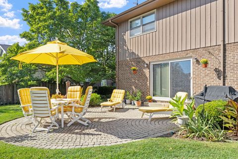 Tiny photo for 2439 N Windsor Drive, Arlington Heights, IL 60004 (MLS # 12558790)