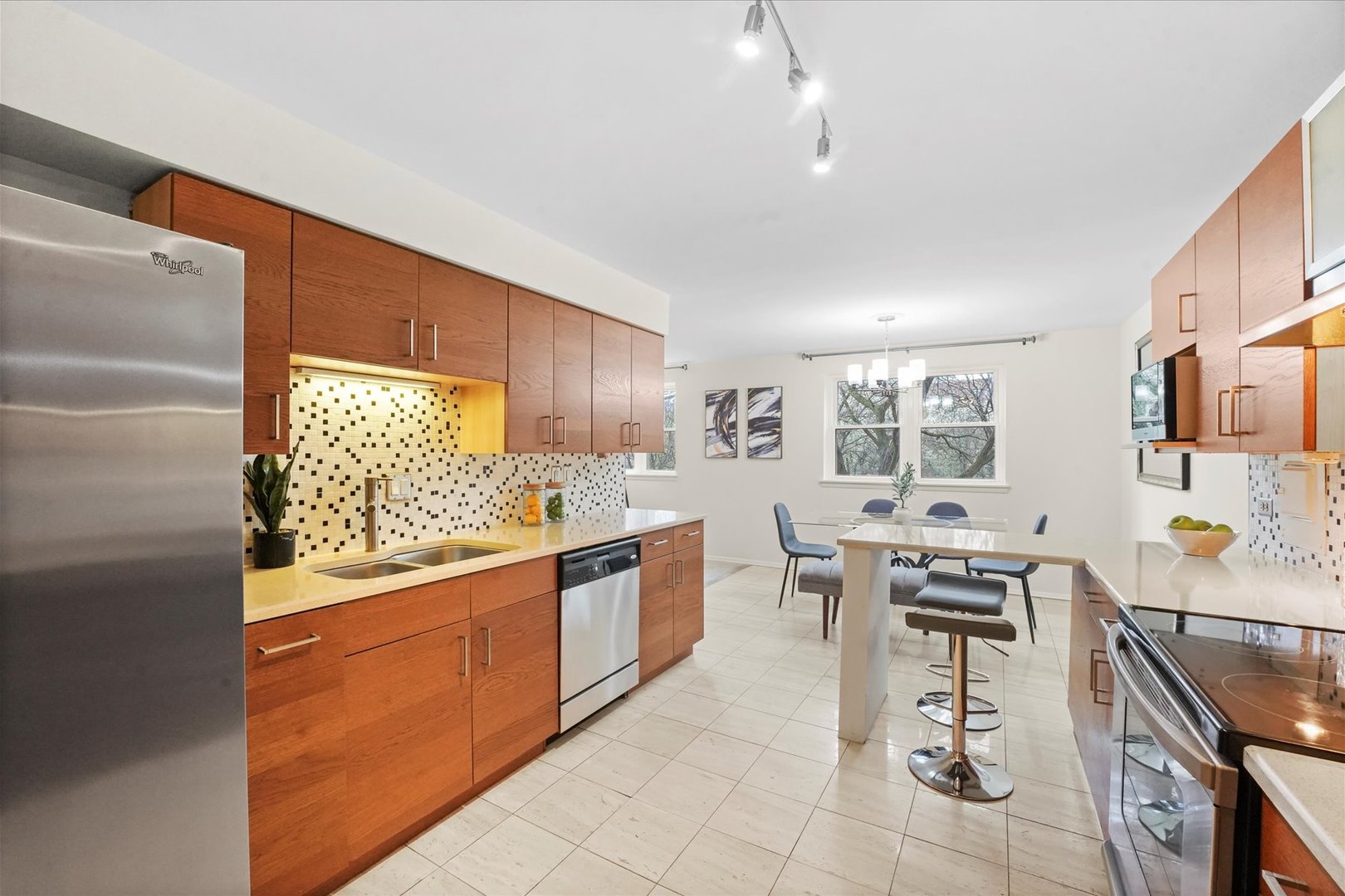 500 Lake Street 304