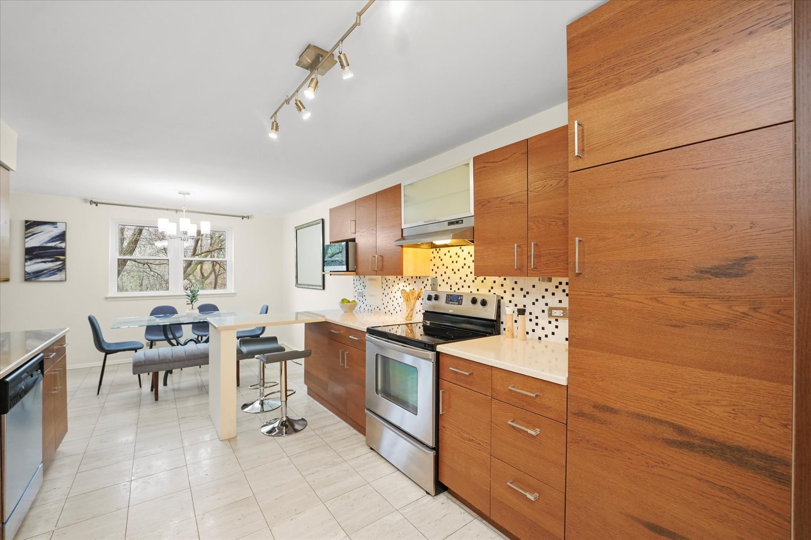 500 Lake Street 304