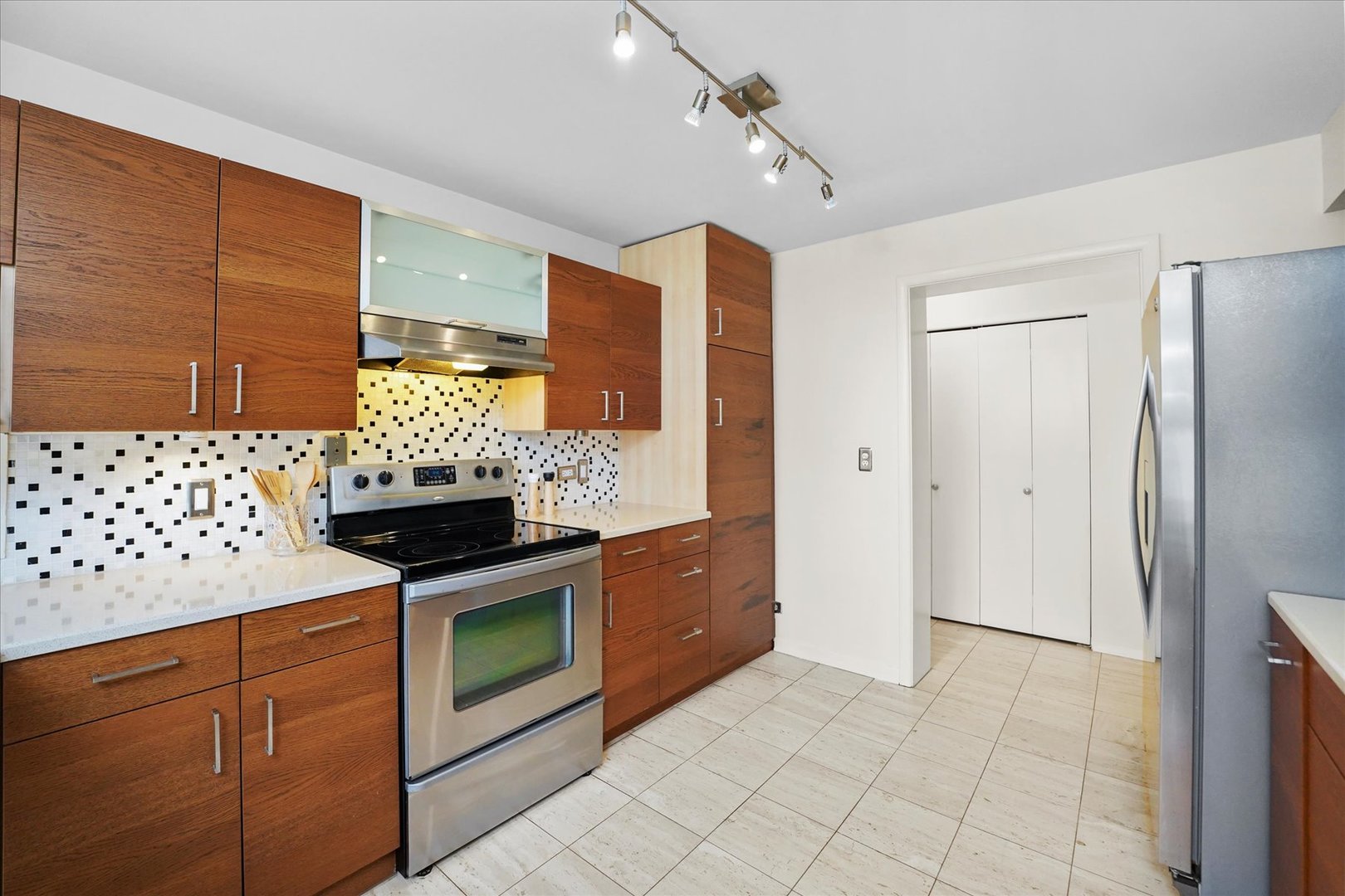 500 Lake Street 304