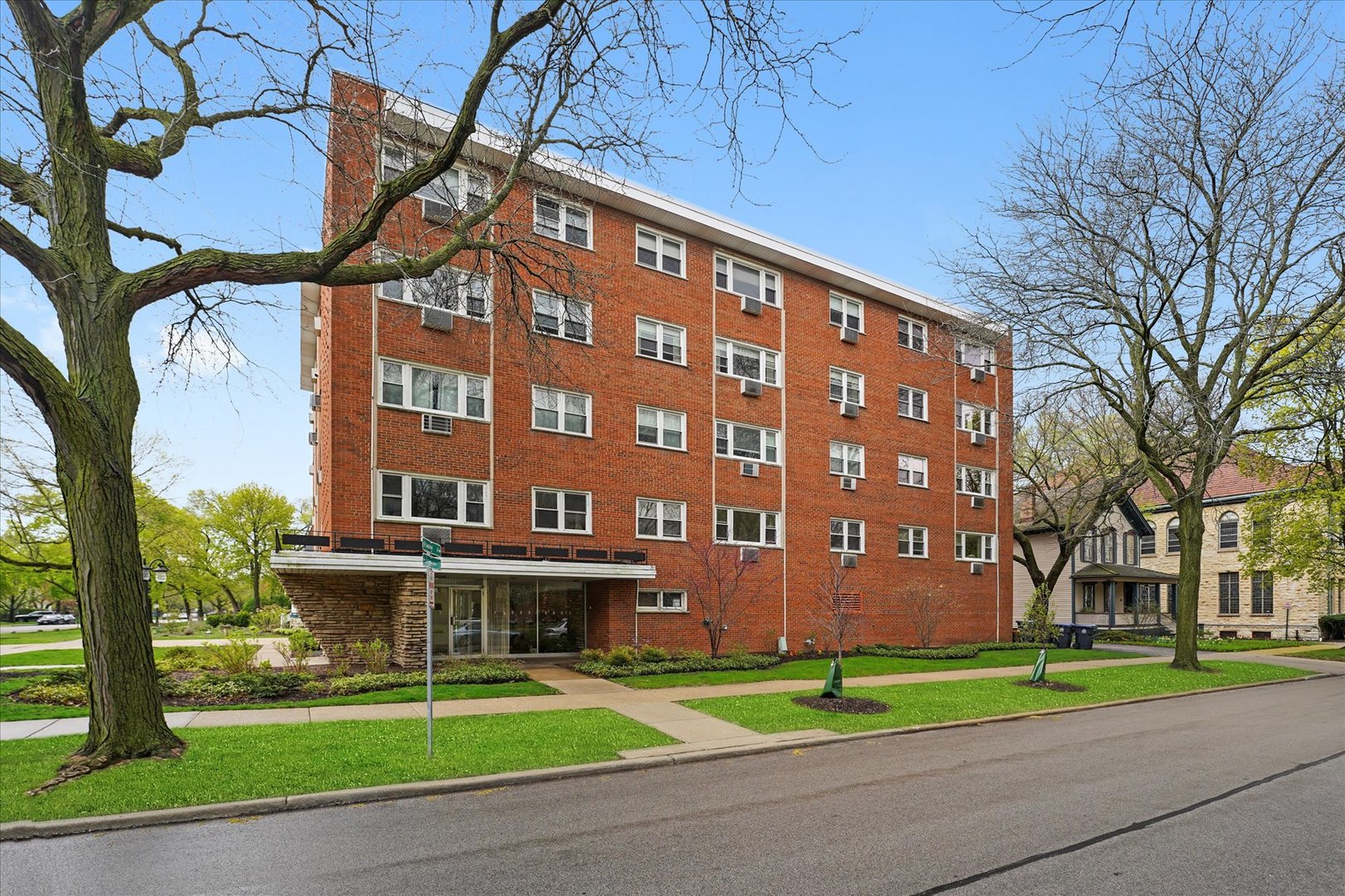 500 Lake Street 304