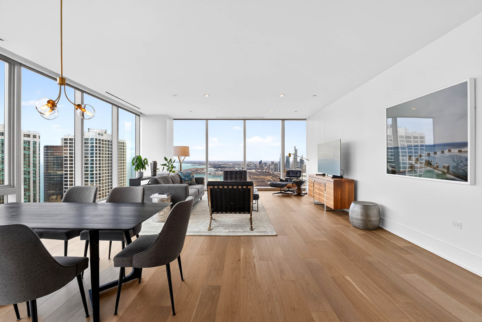 363 E Wacker Drive 3709