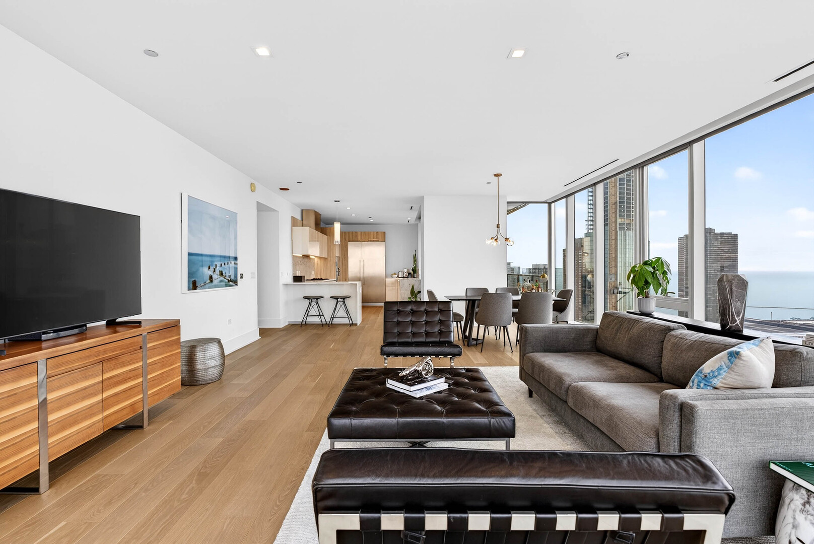 363 E Wacker Drive 3709