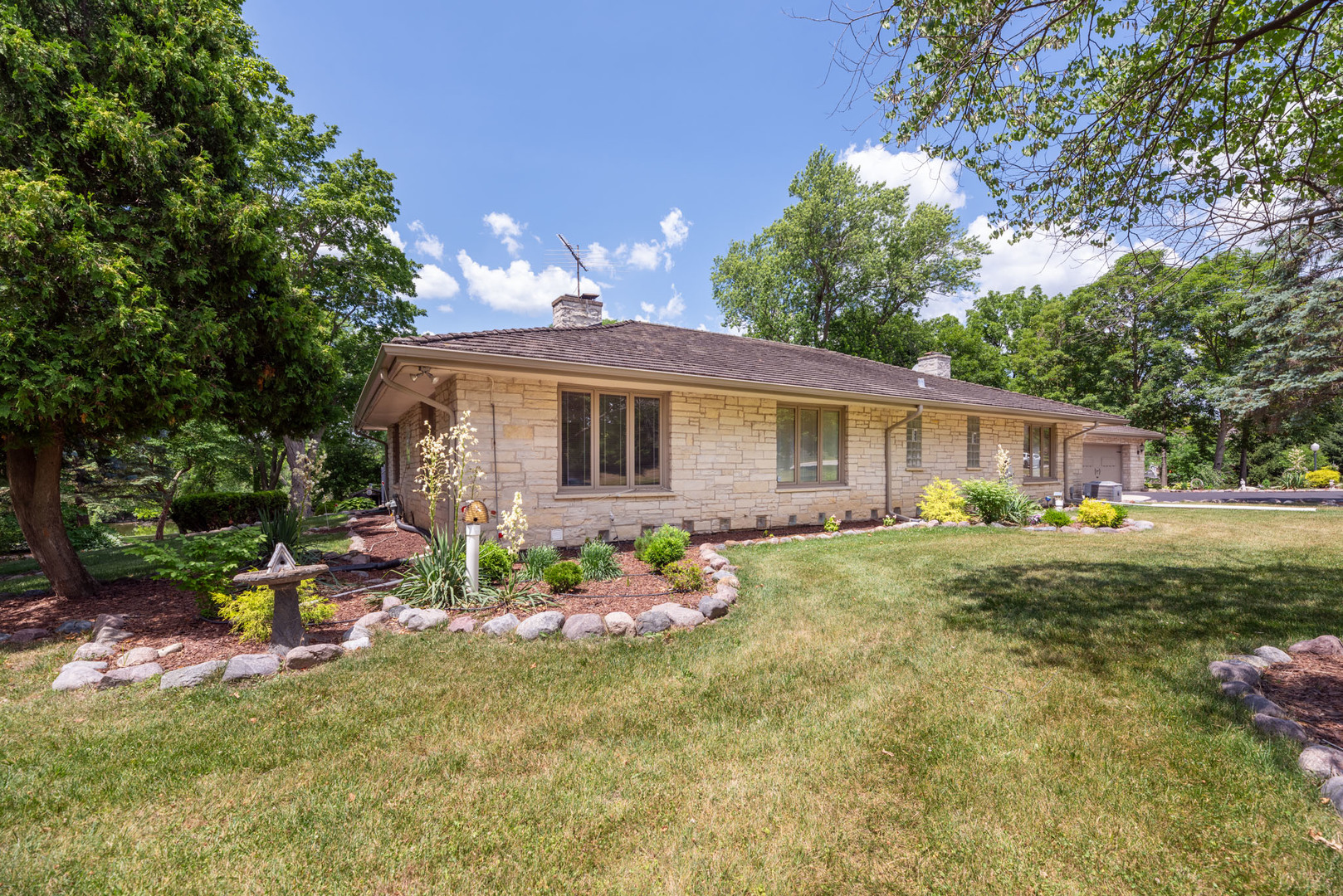 1090 Roselle Road