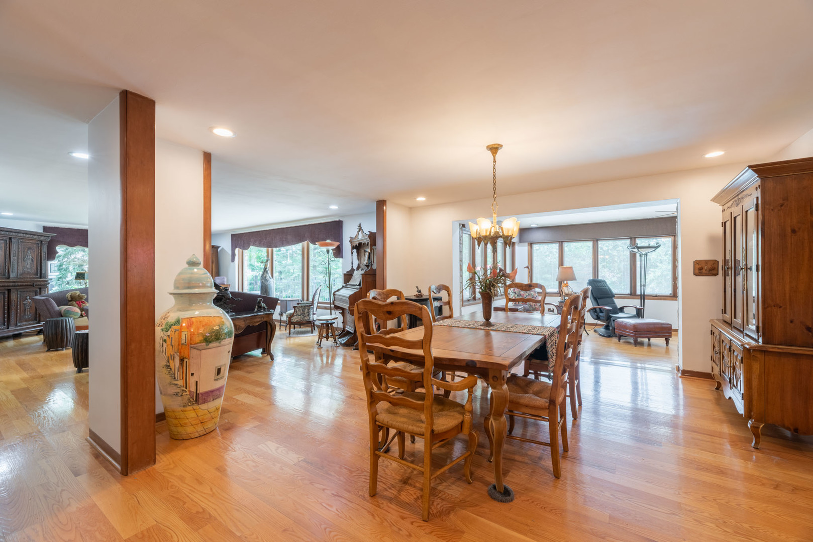 1090 Roselle Road