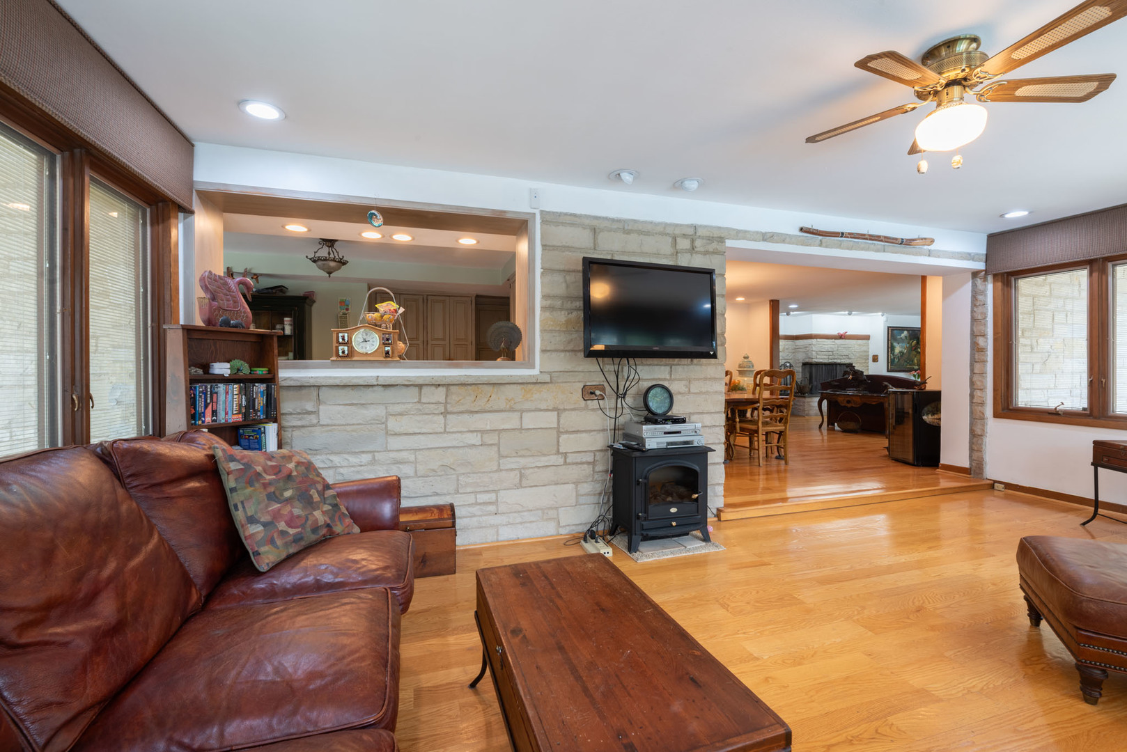1090 Roselle Road