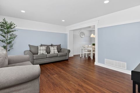 Tiny photo for 1542 Castlewood Drive, Wheaton, IL 60189 (MLS # 12581014)