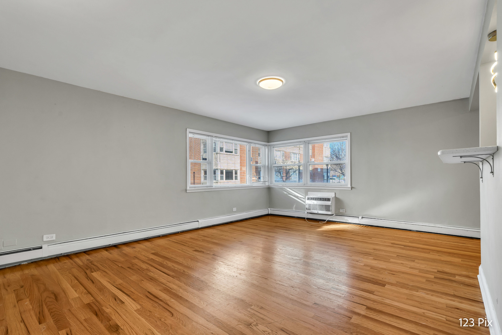 2409 W Balmoral Avenue 1E
