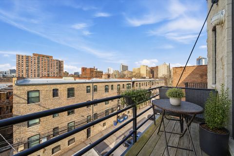 Tiny photo for 540 W Oakdale Avenue #4E, Chicago, IL 60657 (MLS # 12639003)